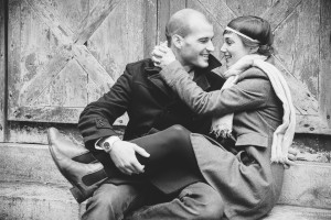 photo d'un couple de futurs mariés fiançailles