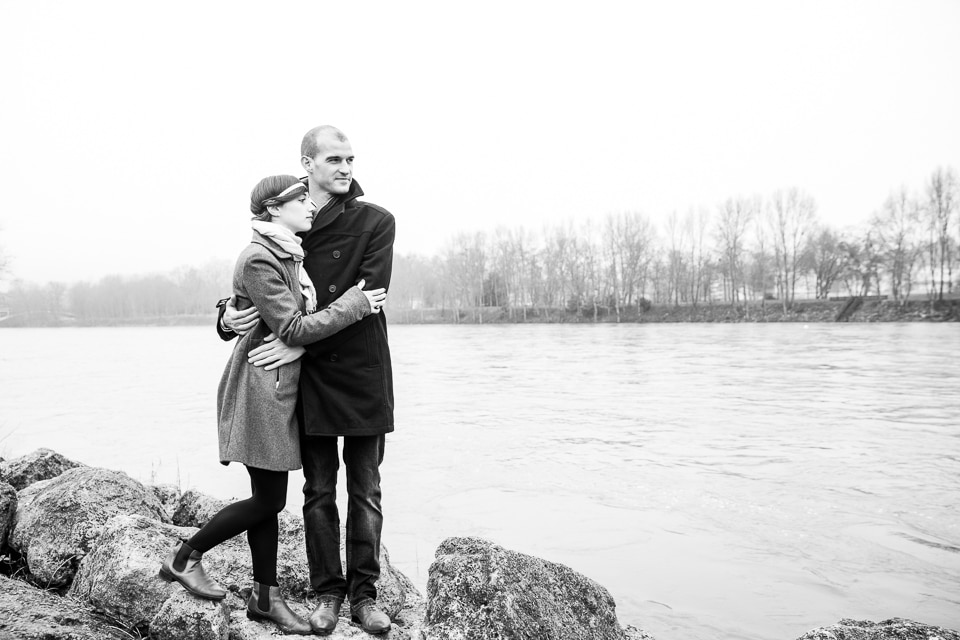 couple regardant les bords de Loire à Tours centre