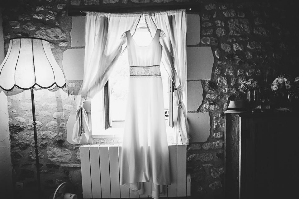 photo de la robe de la mariée dans la chambre