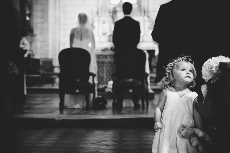 petite fille à l'église